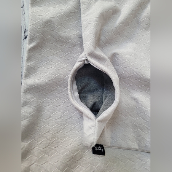 Hpuk soft, 2 gray pillow case covers in 20inL x 12inH - Picture 4 of 5